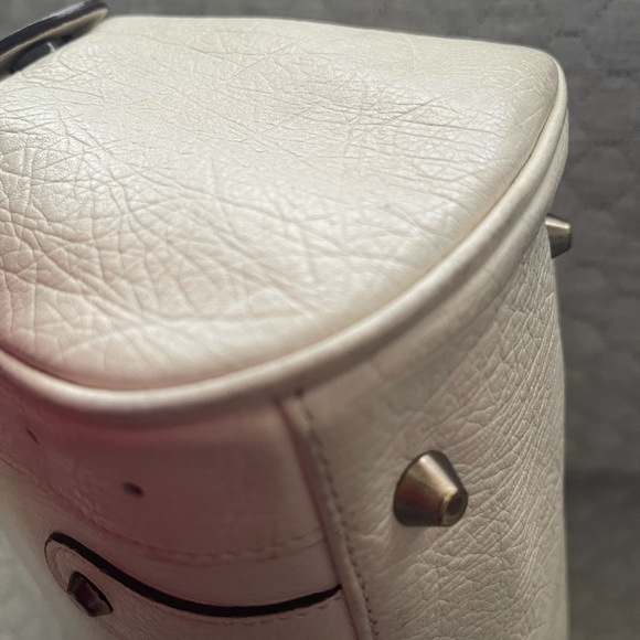 Bean Pole Handbag - Picture 3 of 9